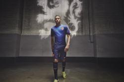 开云APP-喀麦隆终结威尔士，李刚仁存在感拉满，足球之夜的激情与荣耀