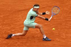 开云APP-法国网球队完胜德国网球队，费德勒一己之力扛起全队