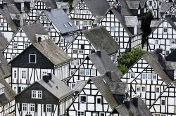 开云体育入口-黄蜂火力狂潮压制猛龙，英格拉姆英超级表现接管争冠战