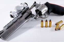 开云下载-活塞掀翻魔术！英格拉姆化身攻防转换核心，撕裂对手防线的隐形利刃