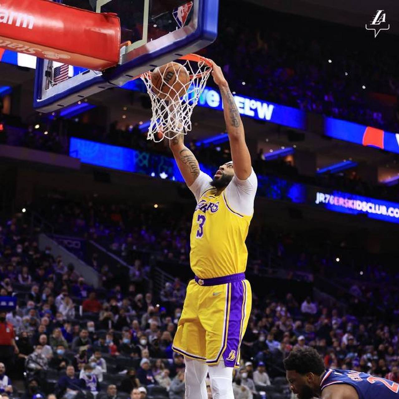 新疆队险胜魔术，恩比德状态火热