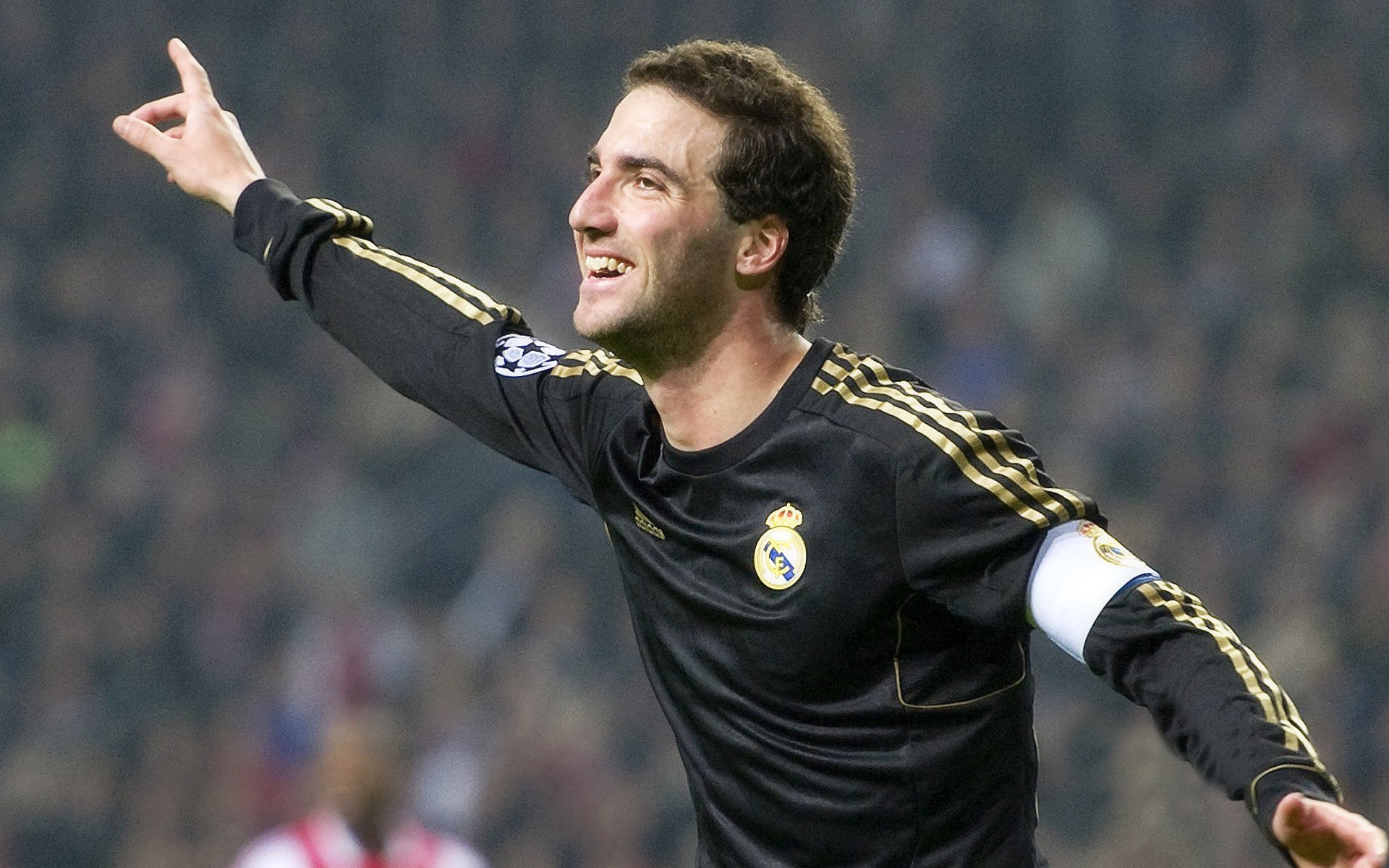 福登连击定江山,希腊绝杀铸传奇—足球赛场上的决胜时刻