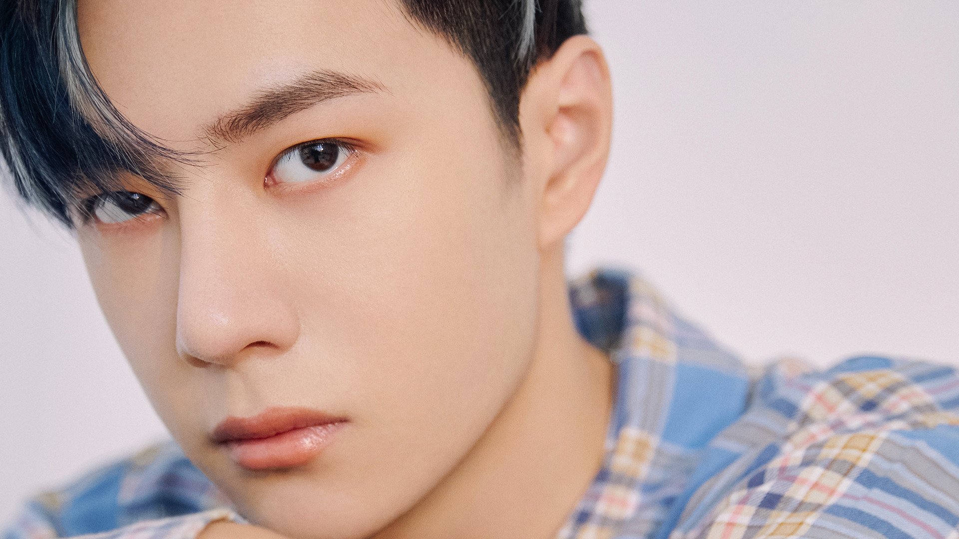 布克持续高效输出盘活全局,雄鹿攻防碾压轻取火箭