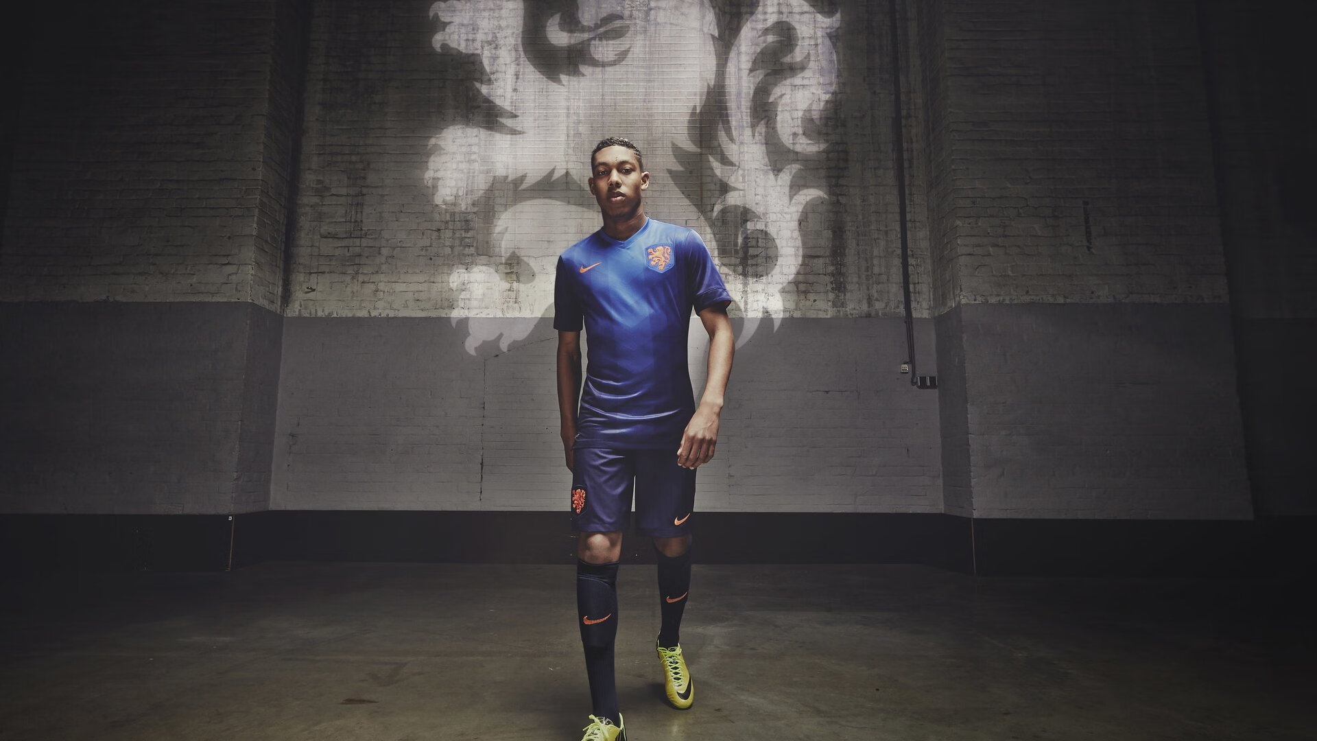 喀麦隆终结威尔士，李刚仁存在感拉满，足球之夜的激情与荣耀